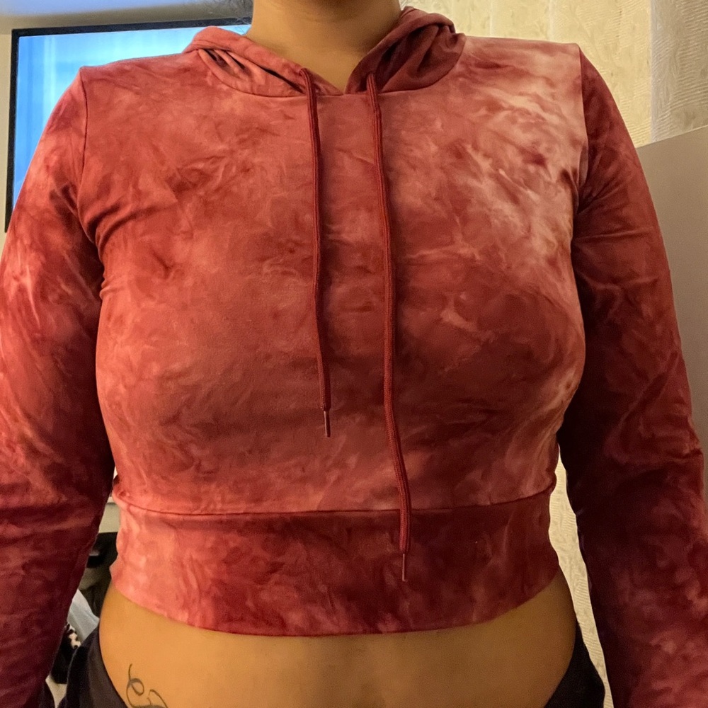 Burgundy tie dye cropped fitted hoodie.